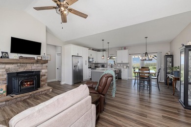 This beautiful newer 3 bed/2 bath home is beautifully situated - photo 3