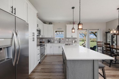 This beautiful newer 3 bed/2 bath home is beautifully situated - photo 4