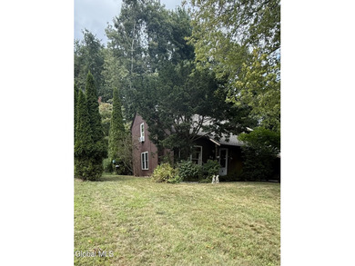 Saratoga Lake Townhome/Townhouse Sale Pending in Malta New York