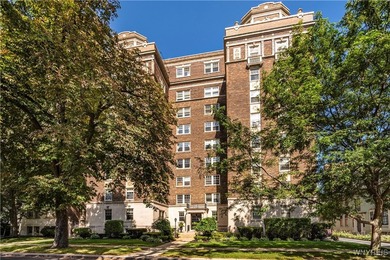 WELCOME TO EASY CITY LIVING IN THIS CHARMING CO OP LOCATED IN - photo 1