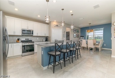 IMMEDIATE MOVE-IN LAKEFRONT OPPORTUNITY WITH PREMIUM UPGRADES - photo 3