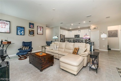 IMMEDIATE MOVE-IN LAKEFRONT OPPORTUNITY WITH PREMIUM UPGRADES - photo 5