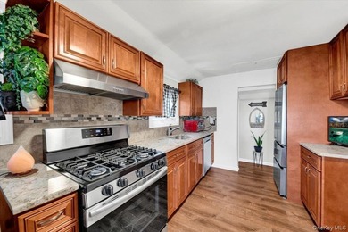 Welcome to 6 Edgewater Park, a beautifully maintained 3-bedroom - photo 8