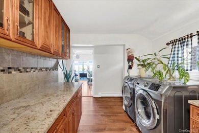 Welcome to 6 Edgewater Park, a beautifully maintained 3-bedroom - photo 9