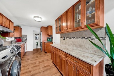 Welcome to 6 Edgewater Park, a beautifully maintained 3-bedroom - photo 10