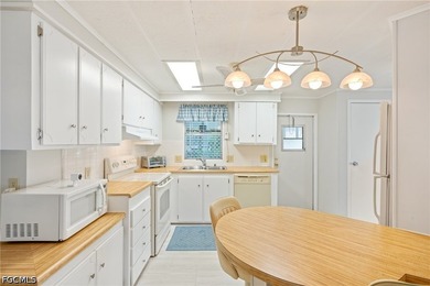 Welcome to easy Florida living in the sought-after Lake - photo 4