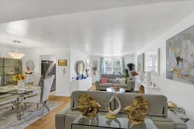 THE PERFECT LOCATION! Beautifully renovated and move-in ready - photo 5