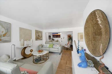 THE PERFECT LOCATION! Beautifully renovated and move-in ready - photo 7