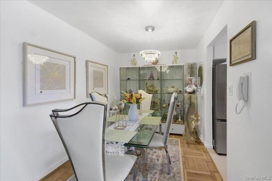THE PERFECT LOCATION! Beautifully renovated and move-in ready - photo 8