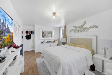 THE PERFECT LOCATION! Beautifully renovated and move-in ready - photo 10