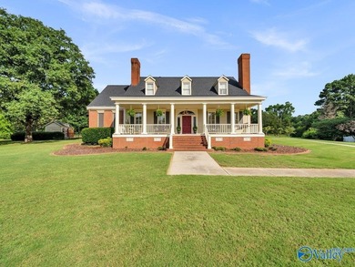 Executive Southern Living Home Near Lake Guntersville in the - photo 1