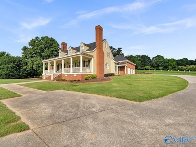 Executive Southern Living Home Near Lake Guntersville in the - photo 3