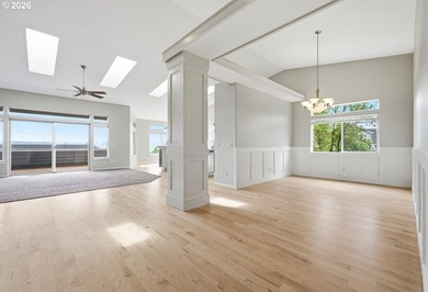 Awesome ranch style home with Columbia River and Mount Hood - photo 6