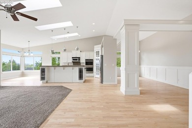 Awesome ranch style home with Columbia River and Mount Hood - photo 7