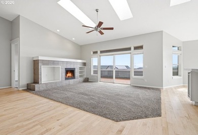 Awesome ranch style home with Columbia River and Mount Hood - photo 10