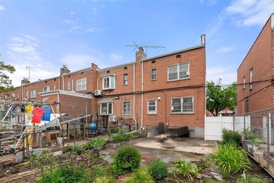 Welcome to 153-20 58th Avenue, a well-maintained 3-bedroom - photo 12