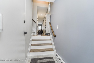 Main house has 3 bedrooms 3 baths - Side ground level apartment - photo 14