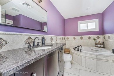 Main house has 3 bedrooms 3 baths - Side ground level apartment - photo 22