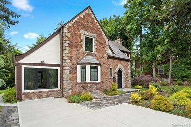 Welcome to this beautifully renovated Tudor, ideally located in - photo 8