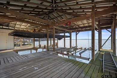 Timeless Living on the Open Waters of Lake Palestine  Light - photo 39