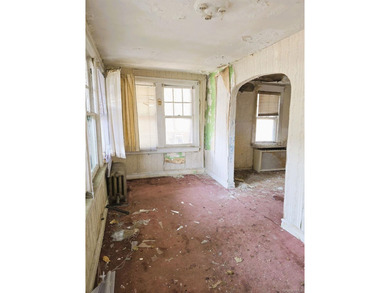 Exceptional opportunity in the highly sought-after Kingsbridge - photo 5