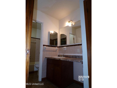 Welcome to 487 Silver Ridge Avenue-an inviting brick ranch set - photo 12