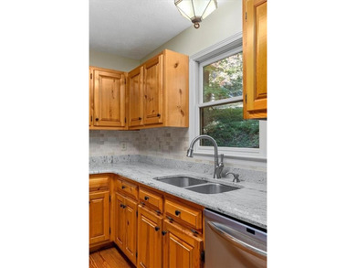 Enjoy mountain living in this beautiful 3-bedroom, 3-bathroom - photo 13