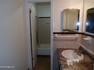 Welcome to 487 Silver Ridge Avenue-an inviting brick ranch set - photo 13