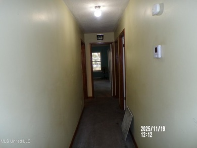 Welcome to 487 Silver Ridge Avenue-an inviting brick ranch set - photo 14