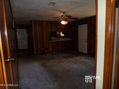 Welcome to 487 Silver Ridge Avenue-an inviting brick ranch set - photo 18