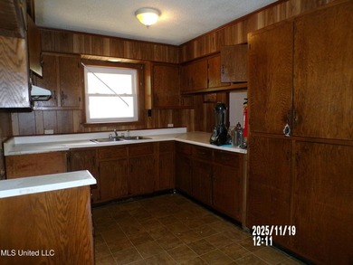 Welcome to 487 Silver Ridge Avenue-an inviting brick ranch set - photo 20