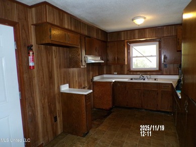 Welcome to 487 Silver Ridge Avenue-an inviting brick ranch set - photo 21