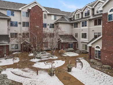 Experience maintenance-free living in this stunning, west-facing - photo 2