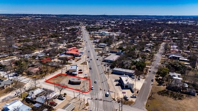 Versatile commercial opportunity in a highly visible location! - photo 4