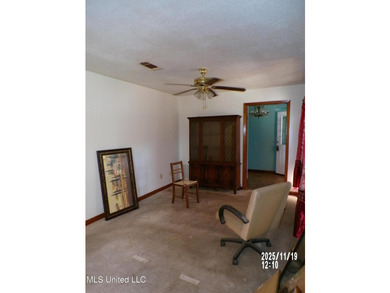 Welcome to 487 Silver Ridge Avenue-an inviting brick ranch set - photo 24