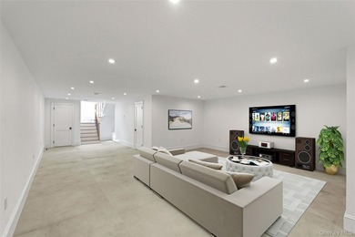 Stunning New Construction in Westhampton with Rare 2 Story 4 - photo 28