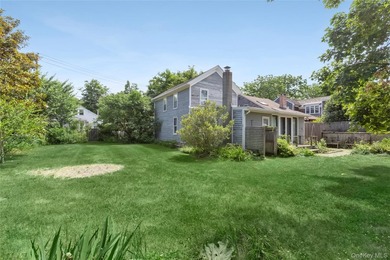 Charming mid 1800s traditional perfectly situated within sight - photo 3