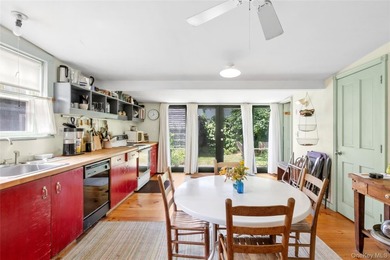 Charming mid 1800s traditional perfectly situated within sight - photo 7