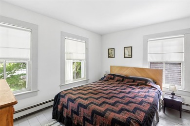 Charming mid 1800s traditional perfectly situated within sight - photo 9