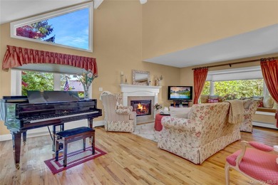 Welcome to Tuscany in Kings Park, an exceptional and rare - photo 5