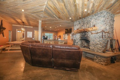 Trophy hunting ranch with a beautiful lodge located in Wenaha 56 - photo 13