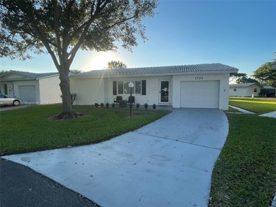 (private lake, pond, creek) Home For Sale in Plantation Florida