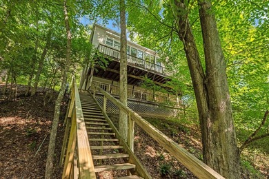 Welcome to a LAKEFRONT home in the desirable Hideaway Hills! - photo 1
