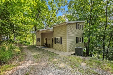 Welcome to a LAKEFRONT home in the desirable Hideaway Hills! - photo 6