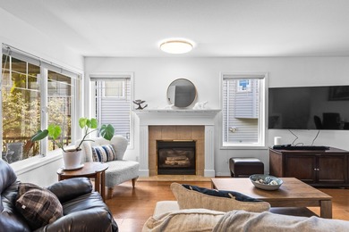Welcome to this inviting half-duplex in a beautiful neighborhood - photo 11