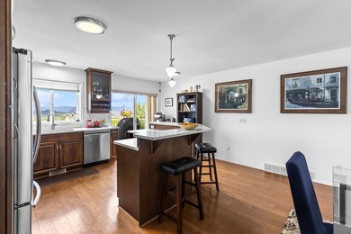 Welcome to this inviting half-duplex in a beautiful neighborhood - photo 17