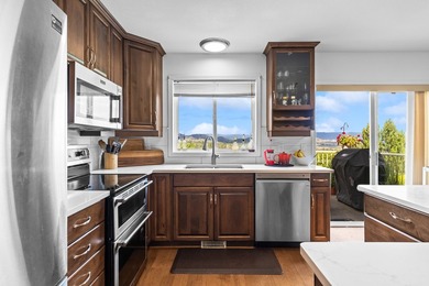 Welcome to this inviting half-duplex in a beautiful neighborhood - photo 18