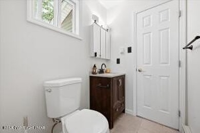 Beautifully maintained, thoughtfully updated, and truly move-in - photo 20