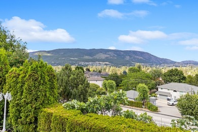 Welcome to this inviting half-duplex in a beautiful neighborhood - photo 32