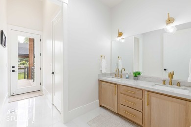 This is a true legacy property! A rare property uniquely - photo 33